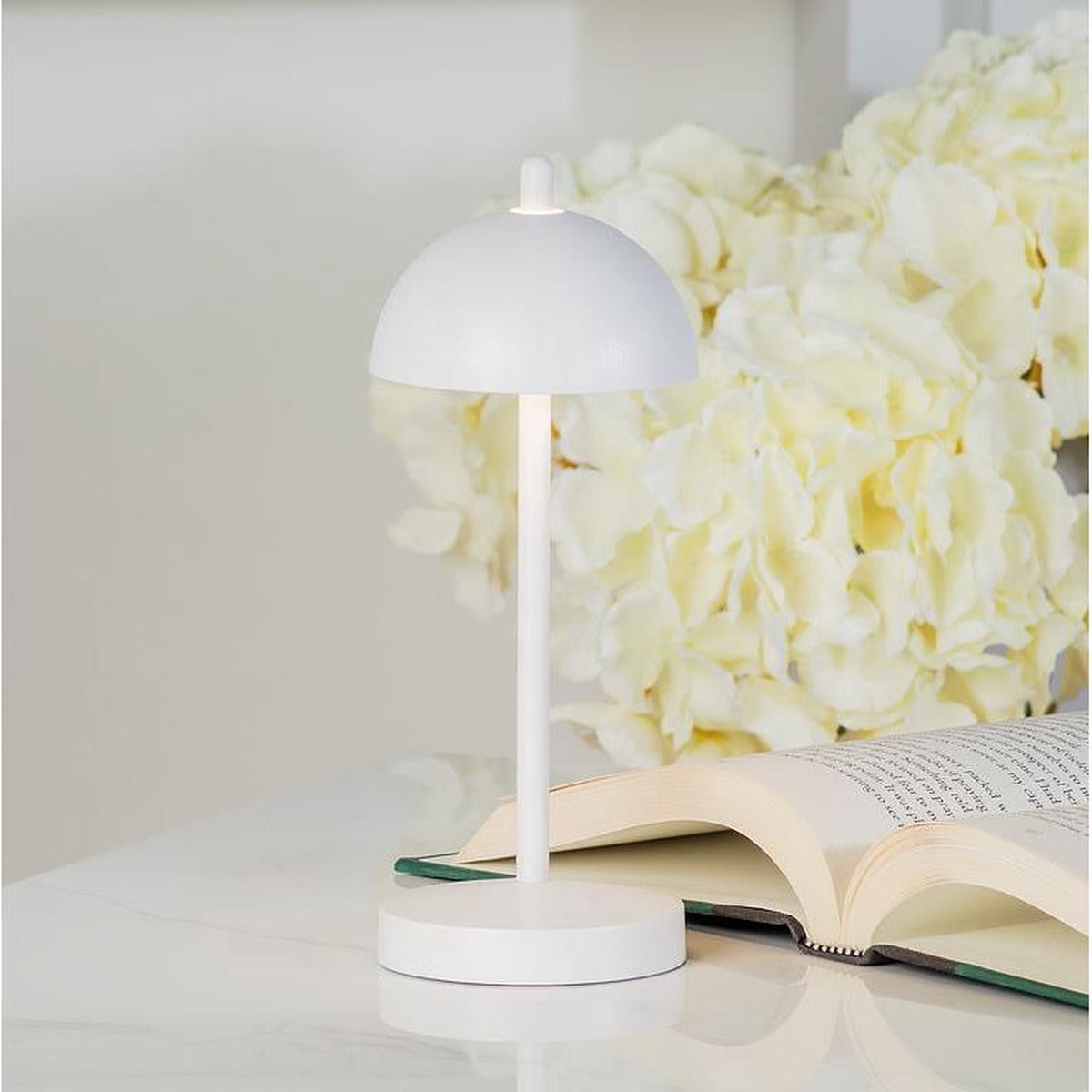 White Dome Rechargeable Lamp